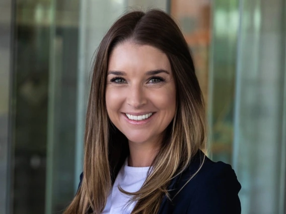 Courtney Spector headshot image
