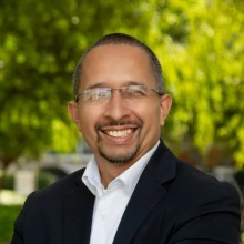 Johnny Cruz headshot image